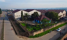 Vue aérienne d'une avenue de Bunia