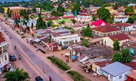Vue aérienne d'une avenue de Mbuji-Mayi